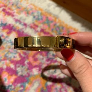 MICHAEL KORS TRI-FOLD BRACELET W/ PRINT